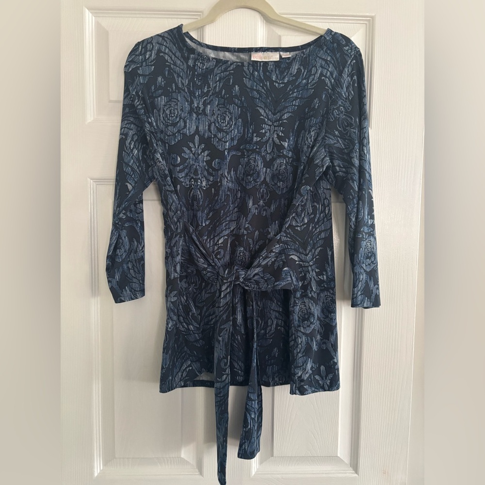 Navy and Black Floral 3/4 Sleeve Top